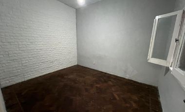 Hipólito Yrigoyen al 3900. PH en Lanús Oeste