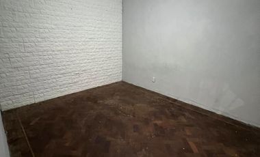 Hipólito Yrigoyen al 3900. PH en Lanús Oeste