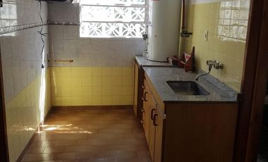 Casa en alquiler - 1 Dormitorio 1 Baño - 300Mts2 - Temperley