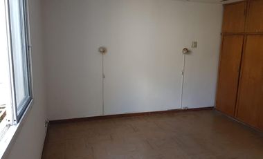 Casa en alquiler - 1 Dormitorio 1 Baño - 300Mts2 - Temperley