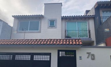 Venta Interlomas excelente Casa en privada con Jardín