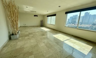 Venta Interlomas excelente Casa en privada con Jardín