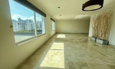 Venta Interlomas excelente Casa en privada con Jardín