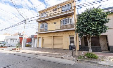 APTO CRÉDITO  2 cocheras con baulera