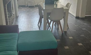 Casa de 2 dormitorios con garage y fondo libre. R. de Escalada