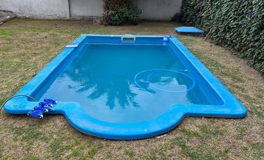 Casa de 2 dormitorios con garage y fondo libre. R. de Escalada