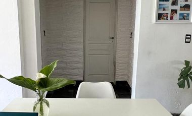 Casa de 2 dormitorios con garage y fondo libre. R. de Escalada