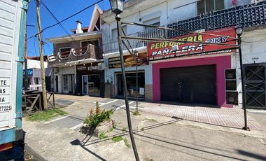 3 Locales dos 2 dptos y fondo libre todo en block