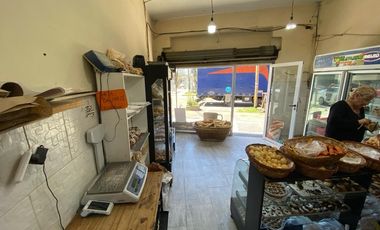 3 Locales dos 2 dptos y fondo libre todo en block