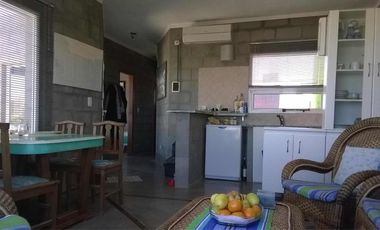 Casa en venta - 2 Dormitorios 1 Baño - 398Mts2 - Playas Doradas