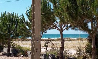 Casa en venta - 2 Dormitorios 1 Baño - 398Mts2 - Playas Doradas