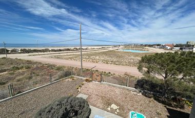 Casa en venta - 2 Dormitorios 1 Baño - 398Mts2 - Playas Doradas