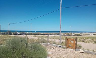 Casa en venta - 2 Dormitorios 1 Baño - 398Mts2 - Playas Doradas