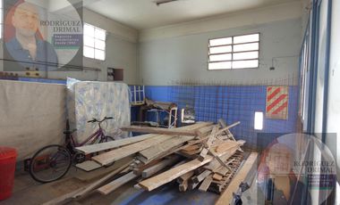 Galpón y oficina de trabajo en Turdera - 686 m2, lote en 