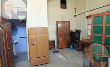Galpón y oficina de trabajo en Turdera - 686 m2, lote en 