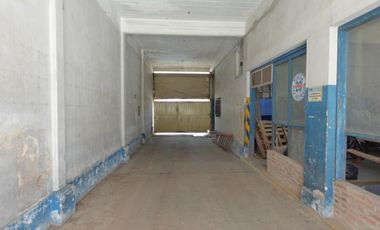 Galpón y oficina de trabajo en Turdera - 686 m2, lote en 