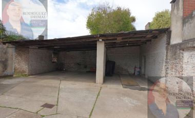 Galpón y oficina de trabajo en Turdera - 686 m2, lote en 