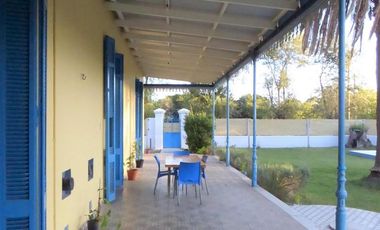 Casa en venta - 3 Dormitorios 2 Baños - 840Mts2 - Uriburu, La Pampa