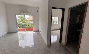 Locales y deptos en Block CON RENTA