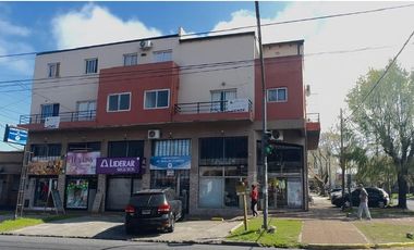 Locales y deptos en Block CON RENTA