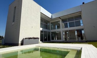 Casa 4 ambientes con pileta en venta y alquiler - Hudson Park