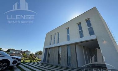 Casa 4 ambientes con pileta en venta y alquiler - Hudson Park