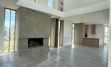 Casa 4 ambientes con pileta en venta y alquiler - Hudson Park