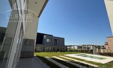 Casa 4 ambientes con pileta en venta y alquiler - Hudson Park