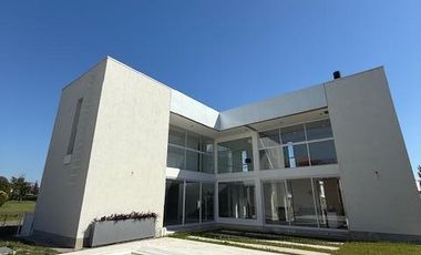 Casa 4 ambientes con pileta en venta y alquiler - Hudson Park