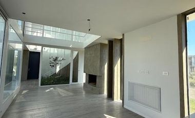 Casa 4 ambientes con pileta en venta y alquiler - Hudson Park