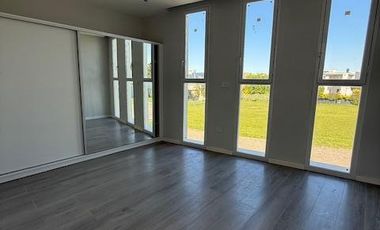 Casa 4 ambientes con pileta en venta y alquiler - Hudson Park