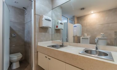 Oficina en edificio corporativo alquiler Centro / Retiro Impecable lista para entrar