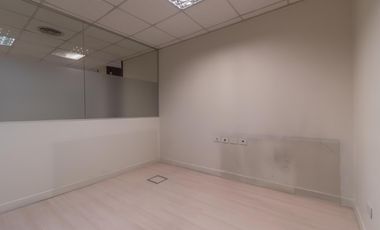 Oficina en edificio corporativo alquiler Centro / Retiro Impecable lista para entrar
