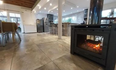 Casa en venta - 4 Dormitorios 2 Baños - Sierra de Los Padres