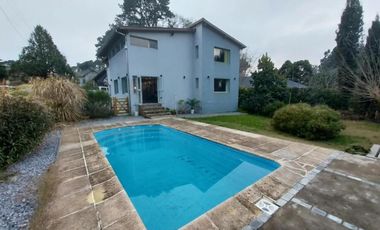 Casa en venta - 4 Dormitorios 2 Baños - Sierra de Los Padres