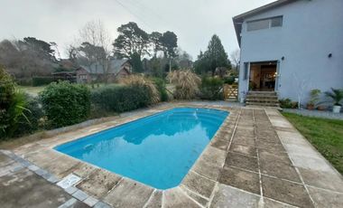 Casa en venta - 4 Dormitorios 2 Baños - Sierra de Los Padres