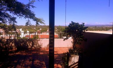 ARGUELLO-GRAN CASA-4 Dorm-1 suite/vestidor-4 baños-Cava-Doble cochera-Pileta- 3 terrazas