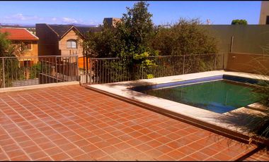 ARGUELLO-GRAN CASA-4 Dorm-1 suite/vestidor-4 baños-Cava-Doble cochera-Pileta- 3 terrazas