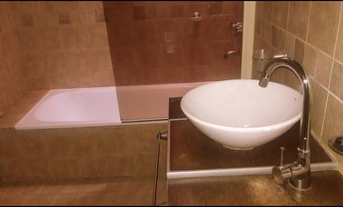 ARGUELLO-GRAN CASA-4 Dorm-1 suite/vestidor-4 baños-Cava-Doble cochera-Pileta- 3 terrazas