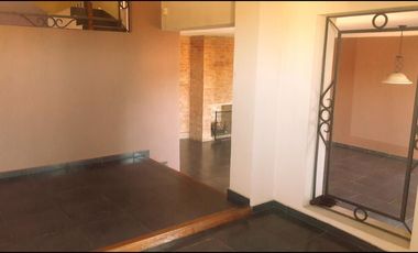 ARGUELLO-GRAN CASA-4 Dorm-1 suite/vestidor-4 baños-Cava-Doble cochera-Pileta- 3 terrazas