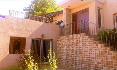 ARGUELLO-GRAN CASA-4 Dorm-1 suite/vestidor-4 baños-Cava-Doble cochera-Pileta- 3 terrazas
