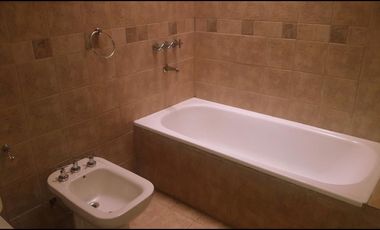 ARGUELLO-GRAN CASA-4 Dorm-1 suite/vestidor-4 baños-Cava-Doble cochera-Pileta- 3 terrazas