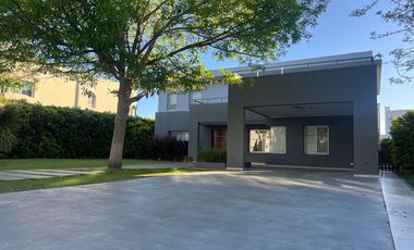 Casa en venta en La Lomada, Pilar - 6 Ambientes