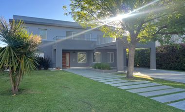 Casa en venta en La Lomada, Pilar - 6 Ambientes