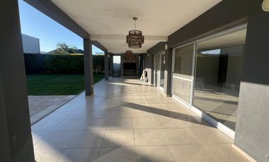 Casa en venta en La Lomada, Pilar - 6 Ambientes