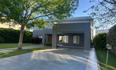 Casa en venta en La Lomada, Pilar - 6 Ambientes