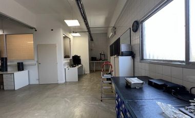 depósito y oficinas en dos plantas - APTO CREDITO-Avellaneda