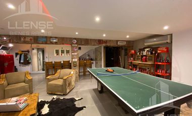 Casa 6 ambientes 3 plantas con ascensor venta alquiler Abril