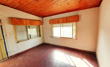 VENTA CASA CON LOCAL 200 M2 VALENTIN ALSINA