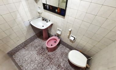 VENTA CASA CON LOCAL 200 M2 VALENTIN ALSINA